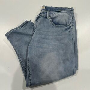 Women’s light wash Seven7 easy fit cropped pants 10